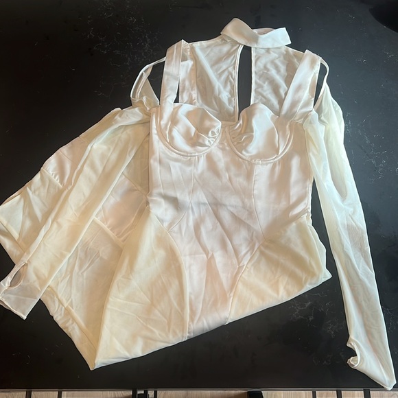 Ivory house of CB midi dress - Picture 2 of 4